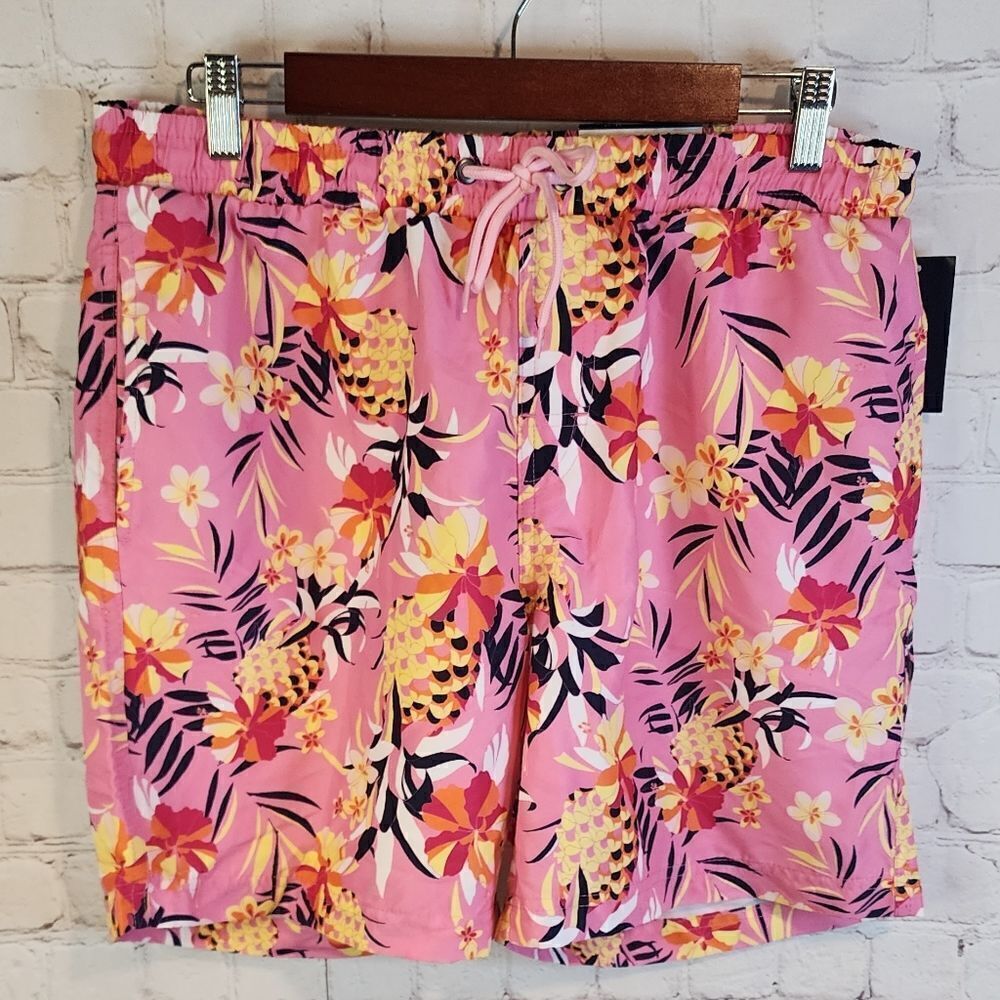 Men's Club Room swim trunks, size Medium